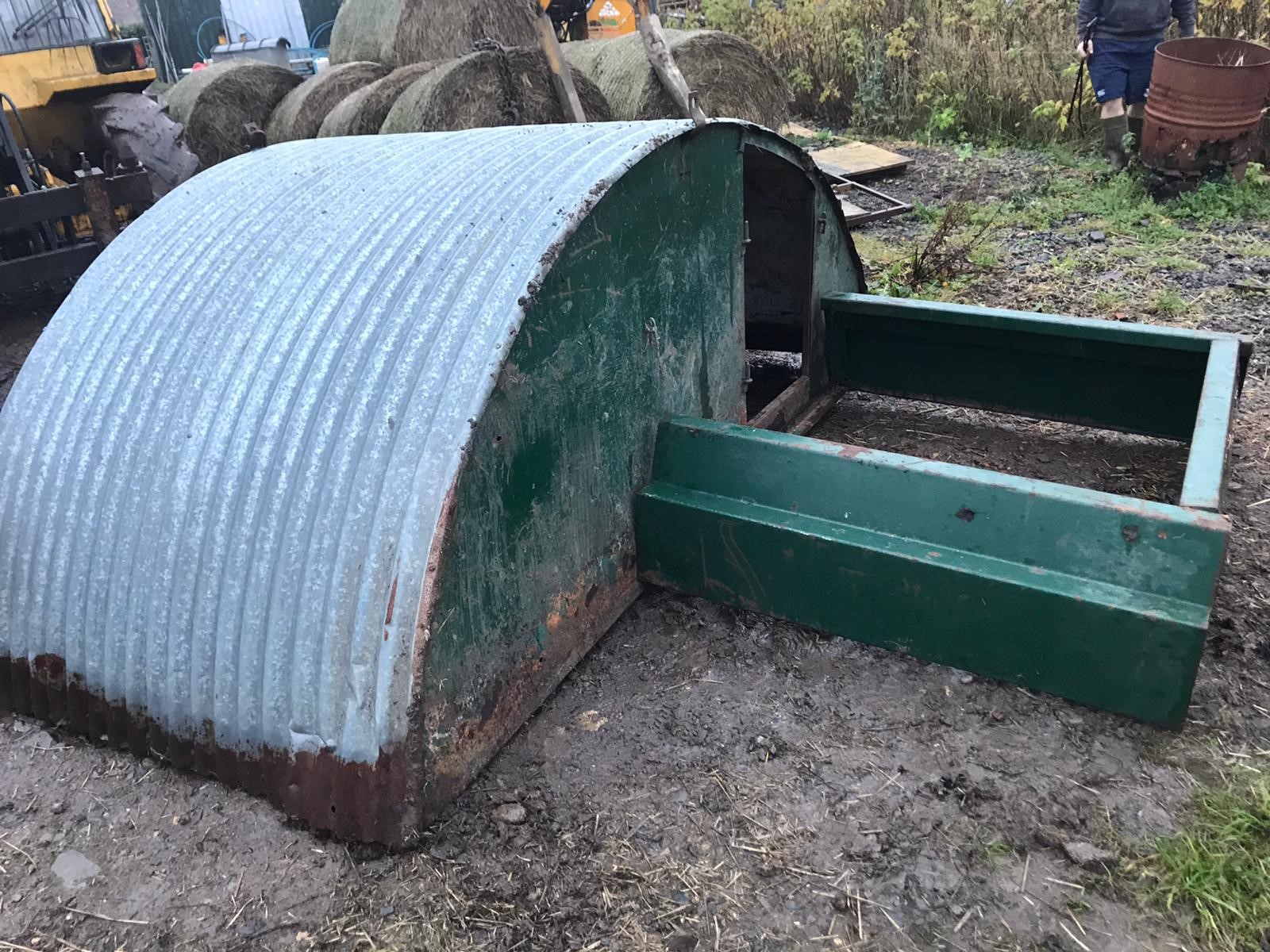 Lot 363 – 1 Insulated Pig Ark & Fender Area: Earlston | Border ...