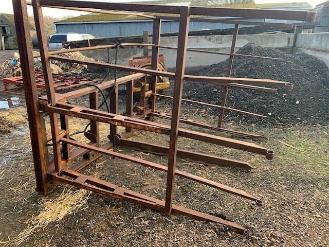 Lot 177 – Browns 3 Point Linkage Mounted 40 Bale Lifter – Area: Duns ...